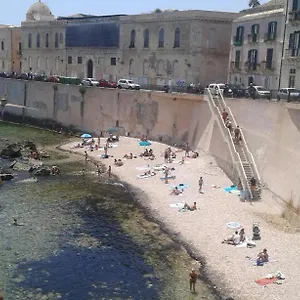 https://castellos-room.sicilyhotelsitaly.net